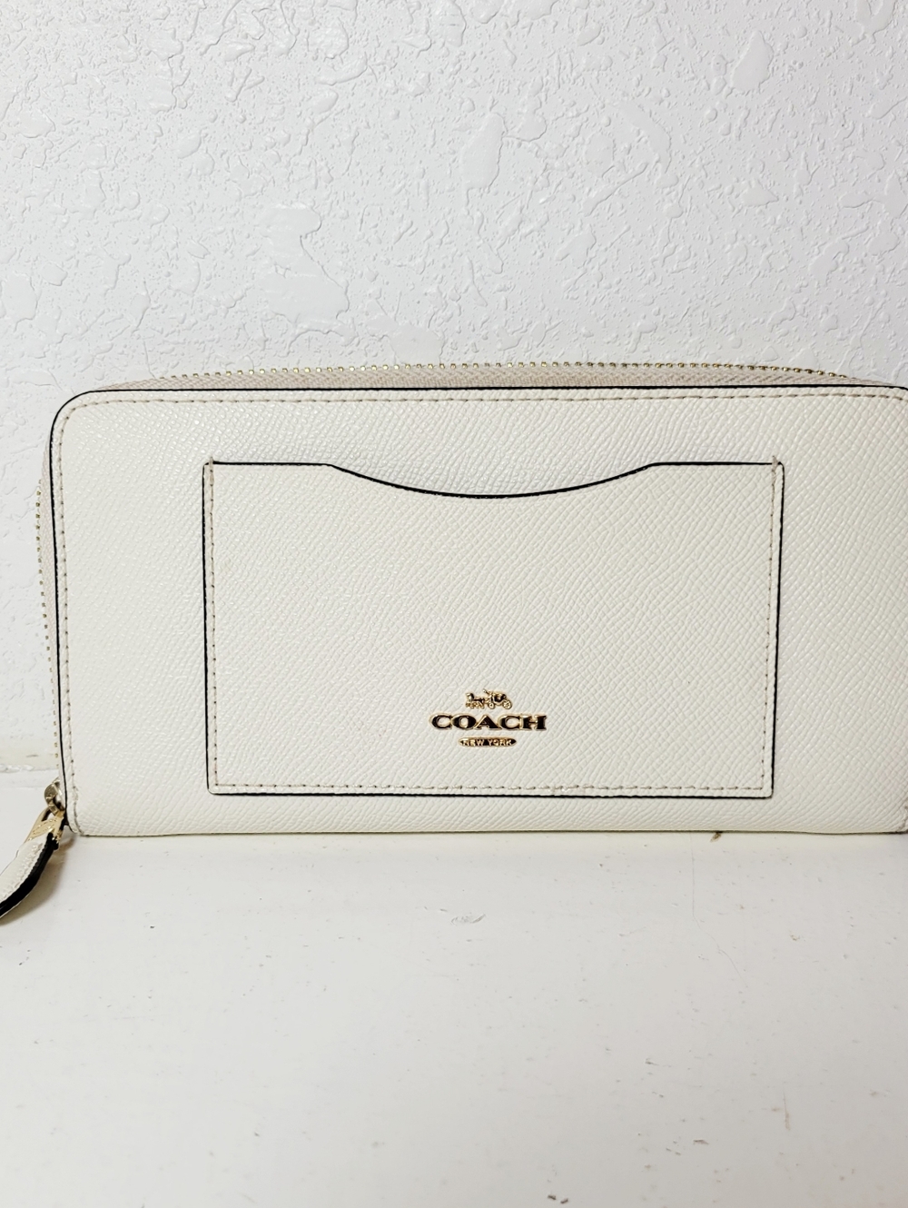 Coach White Zip-Around Wallet with Logo Zipper  Women - Read